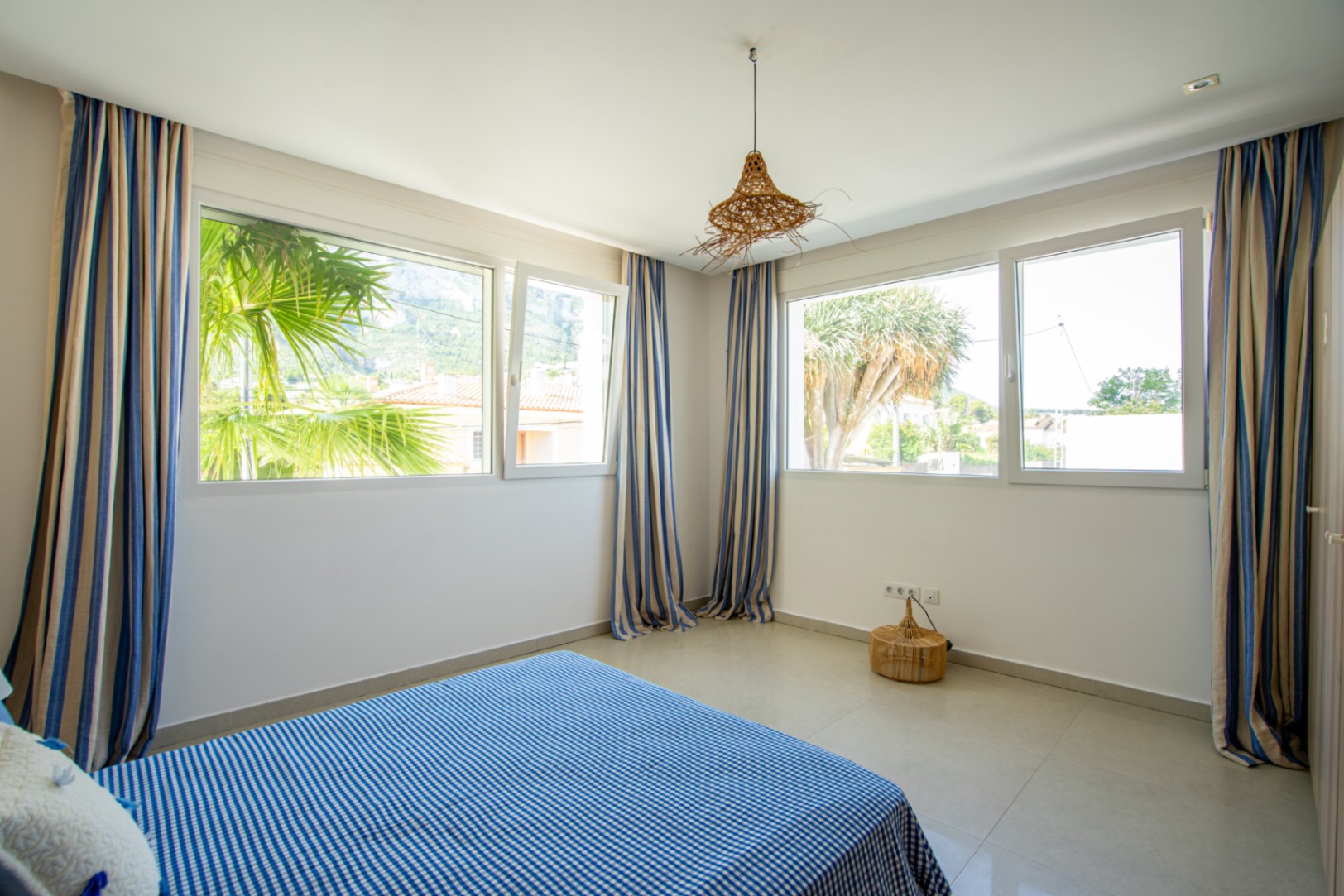 GM-241 - Chalet en venta en Denia, 4 dormitorios, piscina y 270 m²