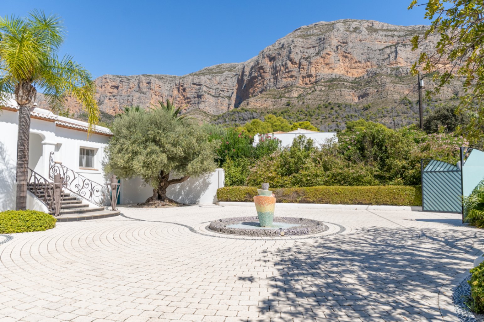 GM-243 - Villa en venta en Javea con 5 dormitorios y piscina privada