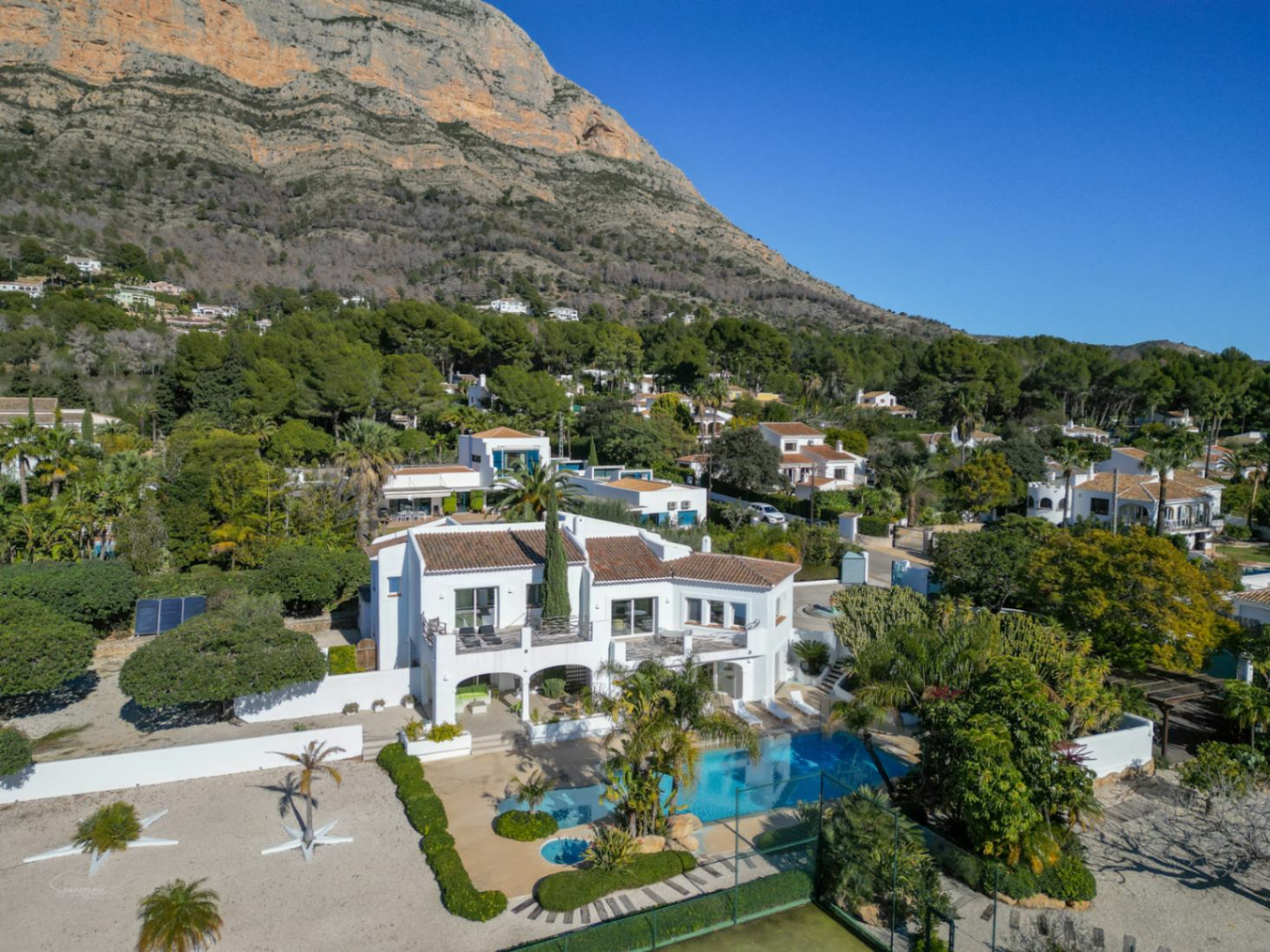 GM-243 - Villa en venta en Javea con 5 dormitorios y piscina privada