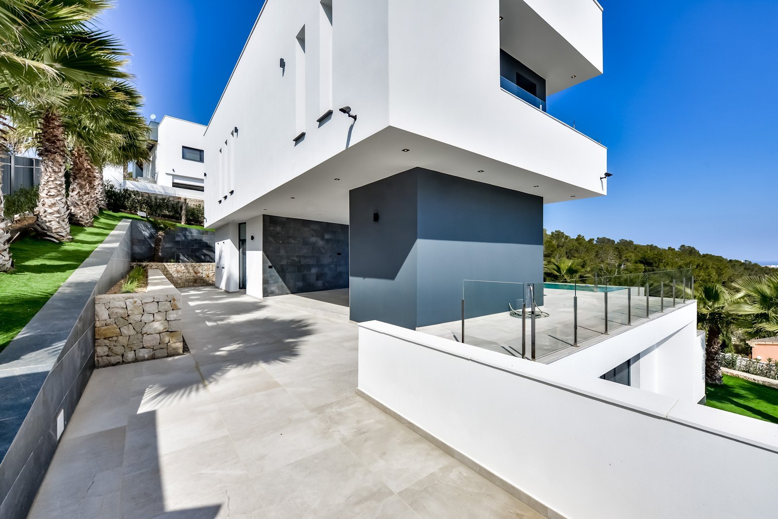 Moderne villa te koop in Javea, Costa Blanca, Spanje, met uitzicht op zee